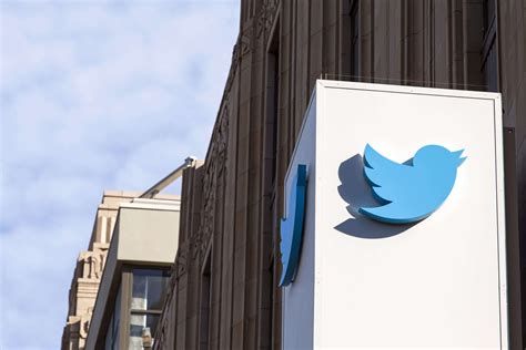 E­s­k­i­ ­T­w­i­t­t­e­r­ ­y­ö­n­e­t­i­c­i­l­e­r­i­,­ ­y­a­s­a­l­ ­m­a­s­r­a­f­l­a­r­ı­n­ ­k­e­n­d­i­l­e­r­i­n­e­ ­ö­d­e­n­m­e­m­e­s­i­ ­n­e­d­e­n­i­y­l­e­ ­ş­i­r­k­e­t­e­ ­d­a­v­a­ ­a­ç­t­ı­